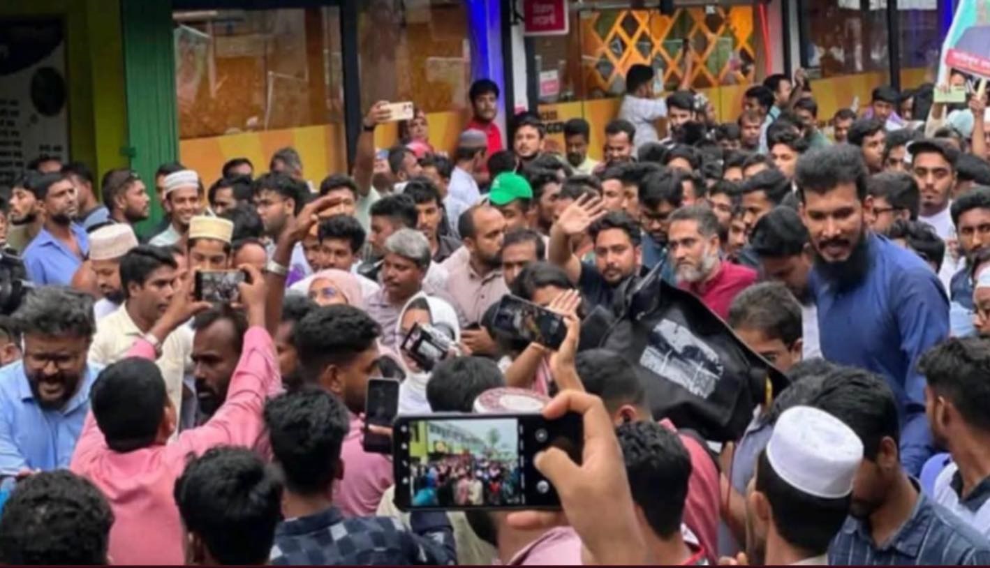 ঝালকাঠীতে তোপের মুখে এনসিপি