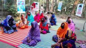 করোনা সচেতনতায় চরফ্যাশনে জলবায়ু ফোরামের উঠান বৈঠক