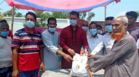 সাড়ে ৩ হাজার পরিবারের মধ্যে ঈদ সামগ্রী বিতরণ